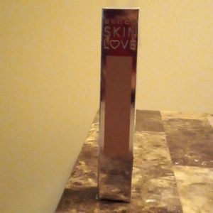 BECCA SKIN LOVE FOYNDATION